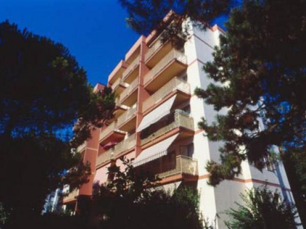 Apartment building Tirrenia exterior