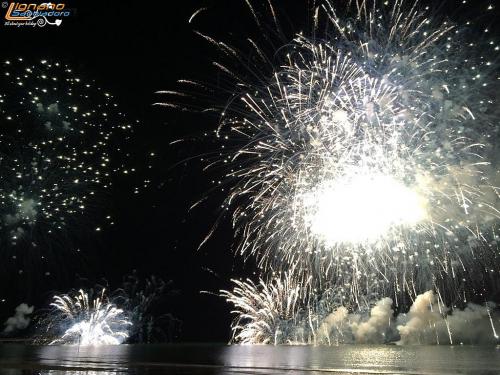 The sea on fire: fireworks show in Lignano Pineta