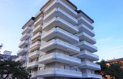 Apartment building Palm Beach