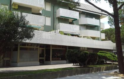 Apartment building Ranch