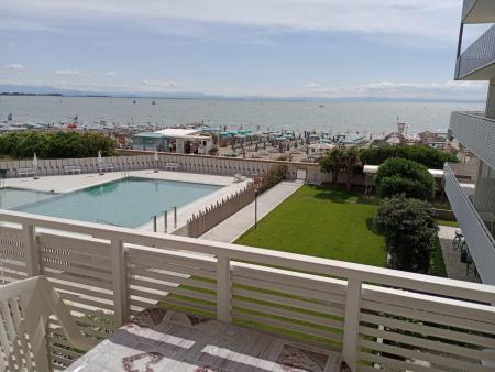 2039 SEAFRONT WITH POOL