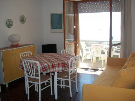 2039 SEAFRONT WITH POOL