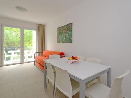 Modern apartments with 1 or 2 bedrooms, terrace and pool in the center of Sabbiadoro