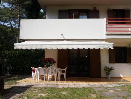 Villa Schubert, one step away from the beach and 10 minutes walk from the center of Lignano Pienta