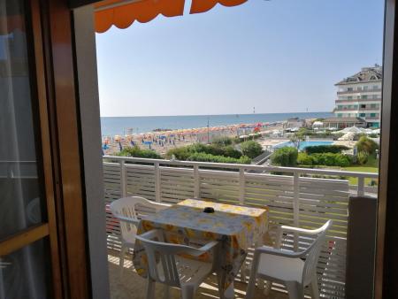 2045 - SEAFRONT WITH POOL