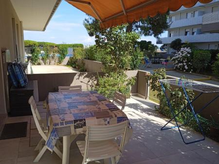 1080 - SEAFRONT WITH POOL