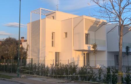 Row house quadrilocale in a quiet position in Viale Europa 124