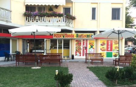 Sliced ​​pizza close to the port Marina Uno, Corso delle Nazioni, 100