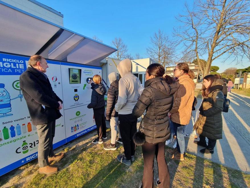 Inauguration of the Ecocompactor for the recycling of PET bottles