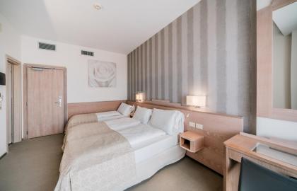 Hotel Europa - Triple bedroom