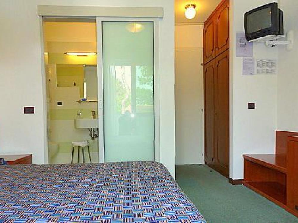 Basic Double Room - Hotel Olympia exterior