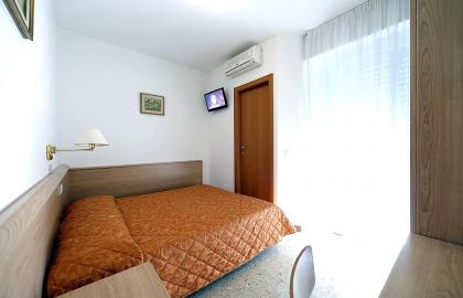 Hotel Zenith - Double room for single use