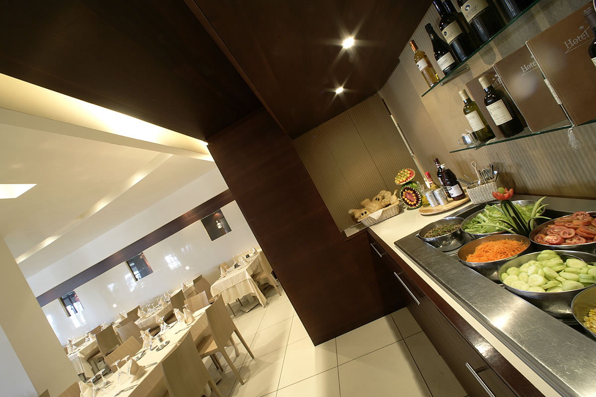 Hotel in Lignano with modern restaurants managed by the chef.