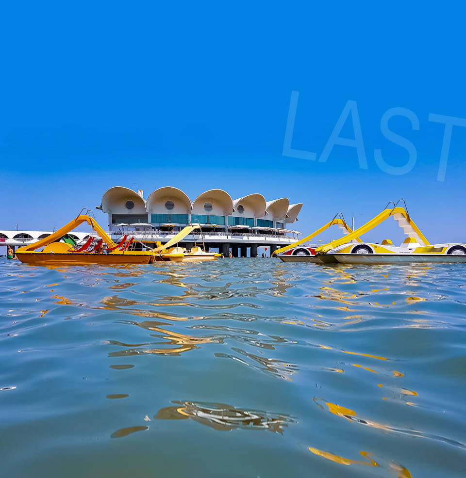 Panoramic photo of Lignano with a girl