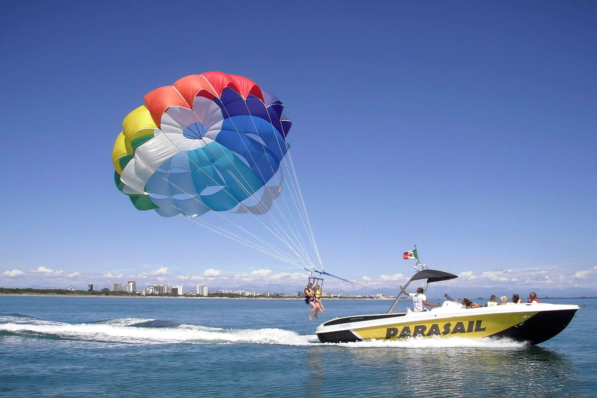 Parasail and floating tires in Lignano Sabbiadoro