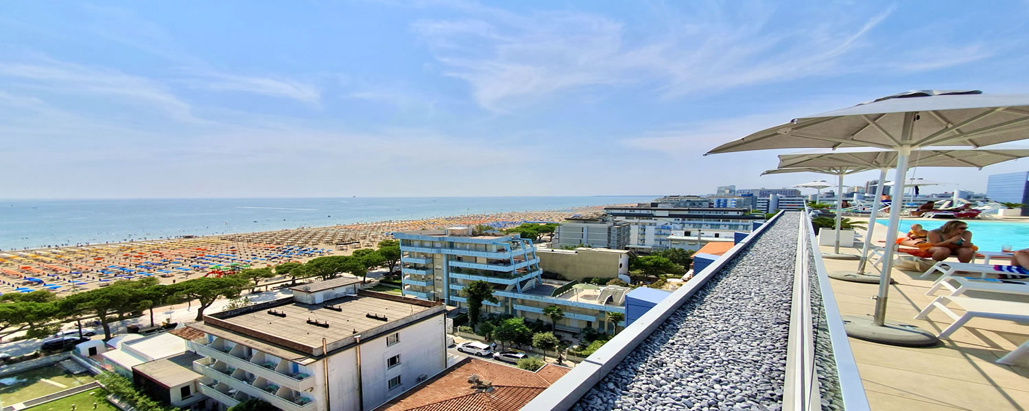 Hotel with swimming pool and sea view in Lignano Sabbiadoro